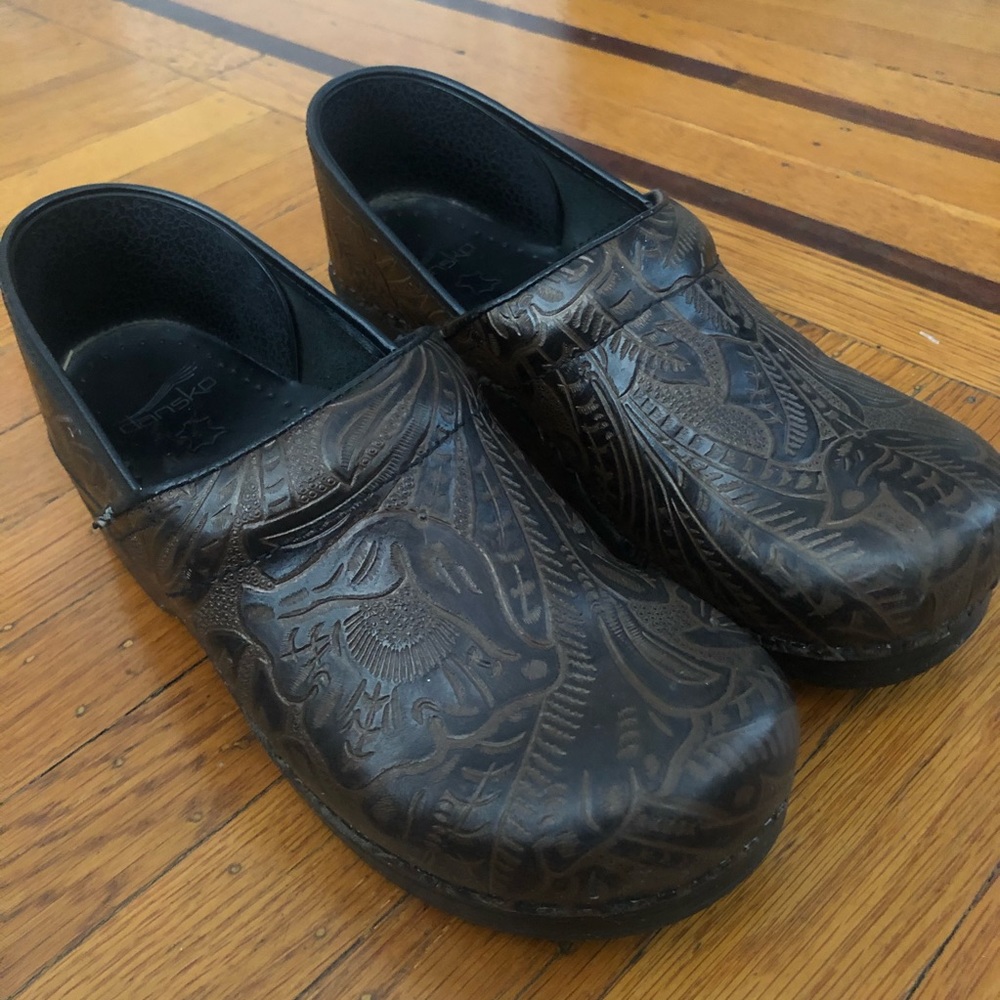 Dansko brown leather tooled clogs shoes 40 10 9.5